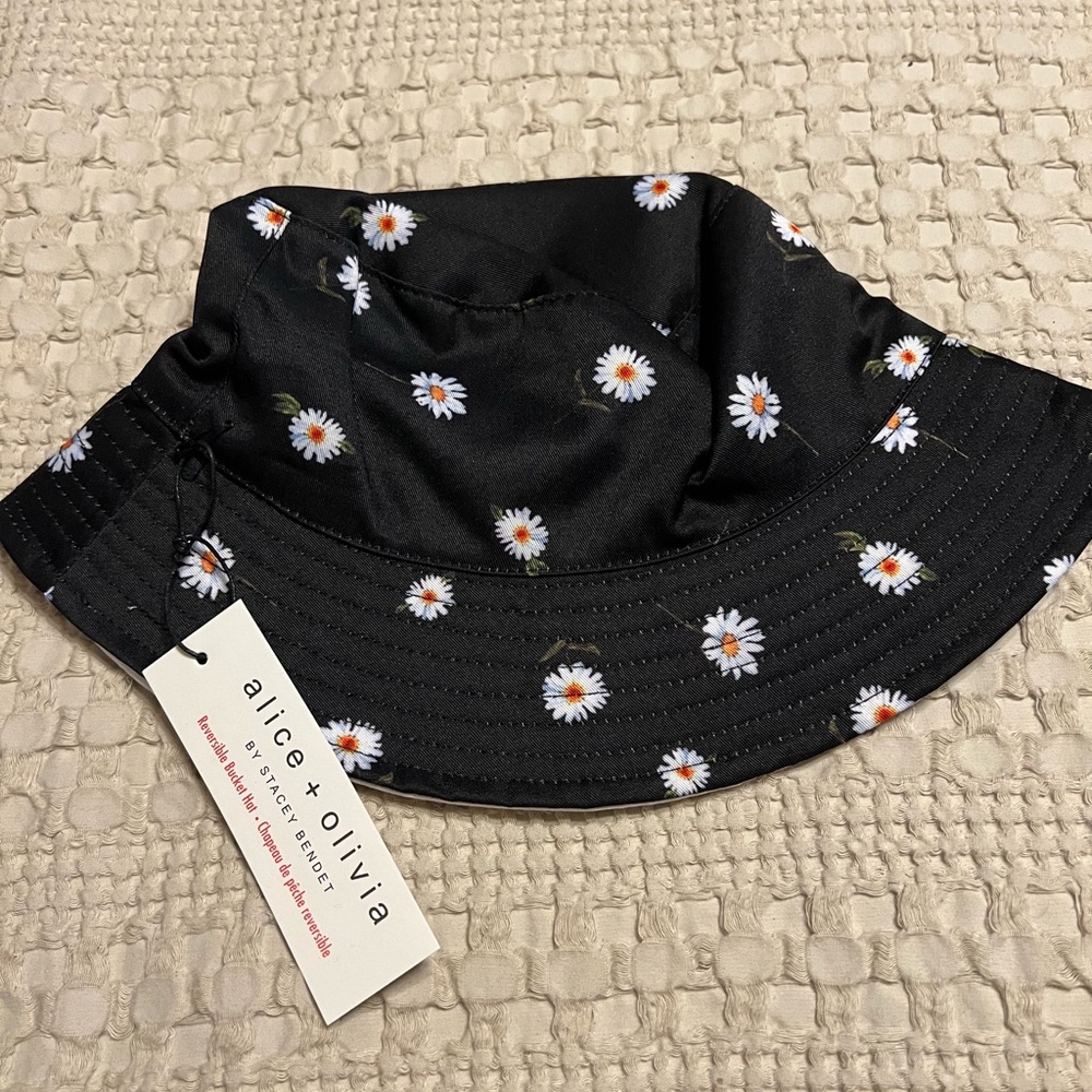 AO X FABFITFUN REVERSIBLE BUCKET HAT